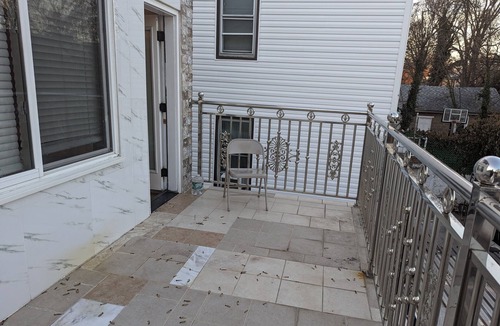 Queens Apartment | Small Studio with all amenities. 5 minutes to fastfood and 24 hours grocery