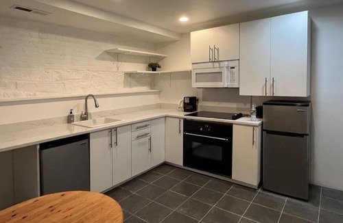 Brooklyn Apartment | Sonder The Industrialist Queen Room