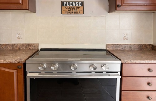 Brampton House | Spacious 2-Bed Suite with Private Bath & Walk-In Closet in Brampton Shared Home!