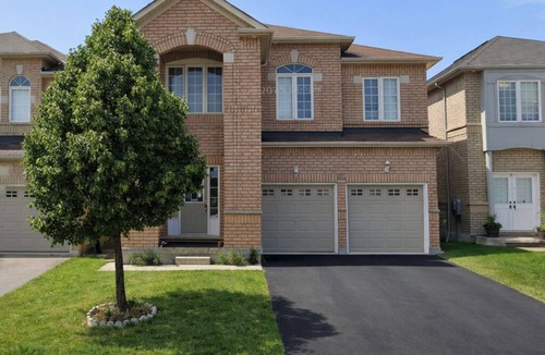 Brampton House | Spacious 2-Bed Suite with Private Bath & Walk-In Closet in Brampton Shared Home!