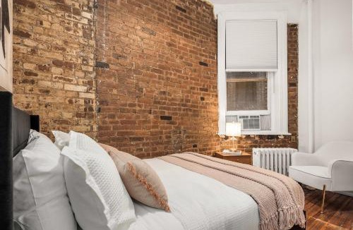 Ukrainian Village Apartment | Spacious 3-Bedroom Retreat in the Heart of NYC
