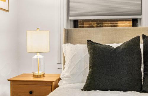 Ukrainian Village Apartment | Spacious 3-Bedroom Retreat in the Heart of NYC