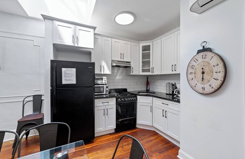 Crown Heights House | Spacious 4-bedroom house in vibrant Brooklyn with WiFi and AC