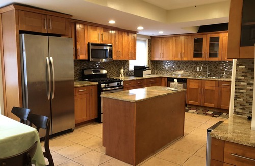 Forest Hills Gardens House | Spacious 4 Bedroom House with Parking, near local hospitals and stadiums