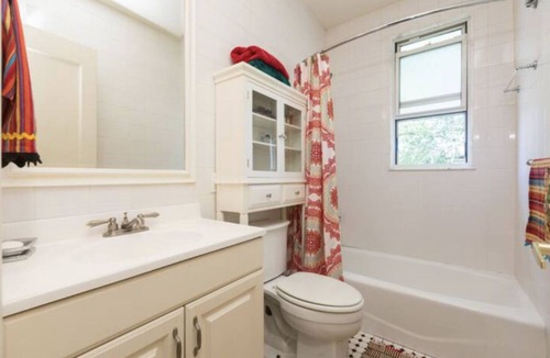 Port Morris Apartment | Spacious and Luminous Guest Suite Apartment & Office on Floor 2 of a Townhouse
