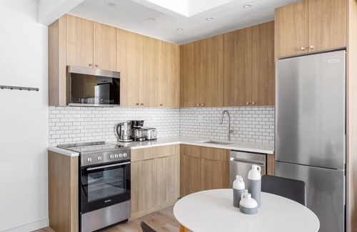 Vinegar Hill Apartment | Spacious Dumbo 1BR w/W/D, Roof & Gym, nr TimeOut Building, by Blueground