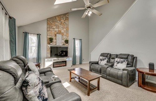Sinking Spring House | Spacious Sinking Spring Home w/Outdoor Oasis!