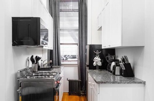 Brooklyn Heights Apartment | Spacious studio in Brooklyn Heights