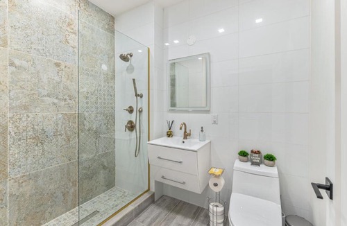 Central Park South Apartment | Studio w Charming Juliet Balcony in Upper East