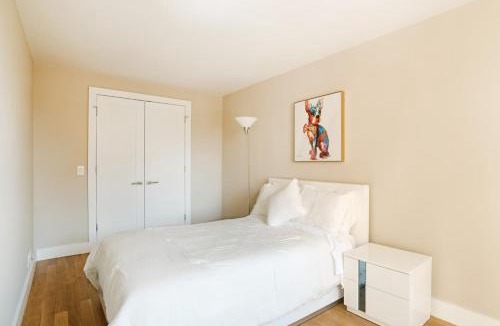 Manhattan Valley Apartment | Stunning 2 BR in NYC with Private Balcony