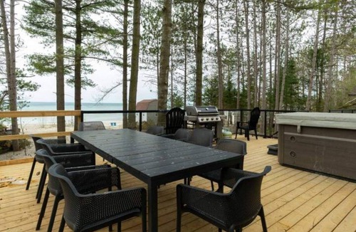 Wymbolwood Beach Cottage | Stunning Beachfront Cottage: Private Beach, Hot Tub