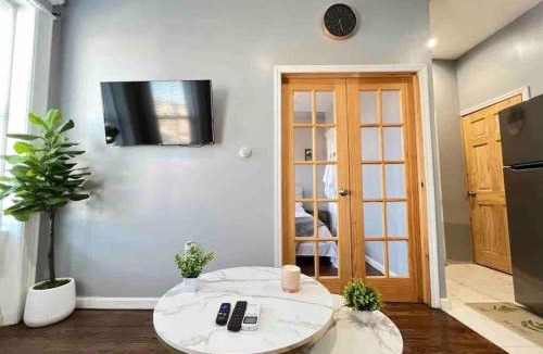 Cypress Hills Apartment | Stylish 1 Bedroom Apt - Brooklyn by train station