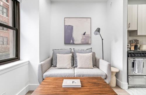 Midtown East Apartment | Stylish 2 Bed 1 Bath Stay by the Chrysler Building & Vibrant Murray Hill