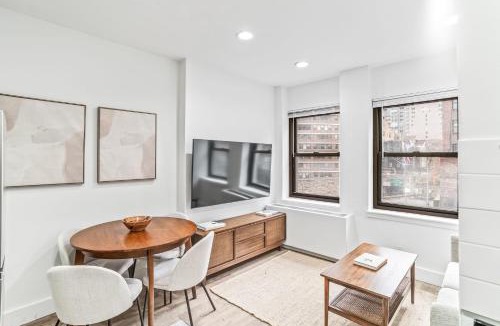 Midtown East Apartment | Stylish 2 Bed 1 Bath Stay by the Chrysler Building & Vibrant Murray Hill