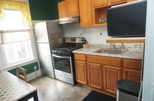 Queens Apartment | Stylish Cozy One Bedroom Fun House