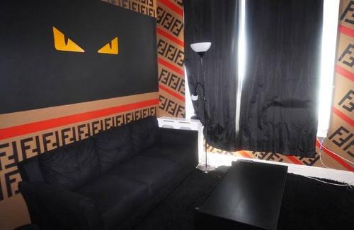 Queens Apartment | Stylish Cozy One Bedroom Fun House