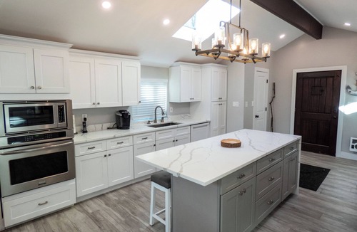 Monticello House | Sun Drenched Lakefront Cove