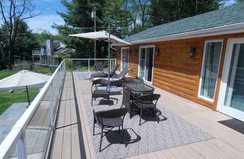 Monticello House | Sun Drenched Lakefront Cove
