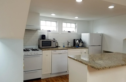 Williamsburg Apartment | Sunny Williamsburg 2bdr with 3 beds. Great location and 15 minutes to Union Sq.