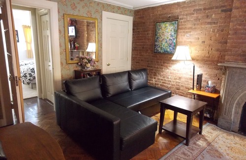 Carroll Gardens House | Super Convenient Carroll Gardens Apartment with Private Entrance 1 Block F Train