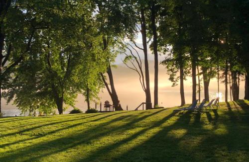 Lake Luzerne-Hadley Resort | The Elms Waterfront Cottages