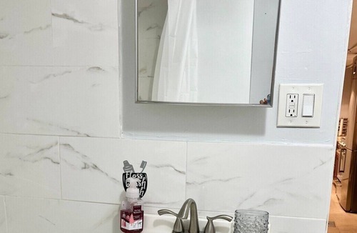 Williamsbridge Apartment | This apartment is a 2 bedroom(s), 1 bathrooms, located in The Bronx, NY.