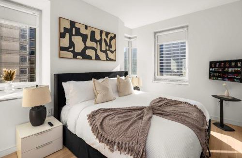Central New York City Apartment | Times Square Studio King Bed Steps to Broadway