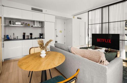 Central New York City Apartment | Times Square Studio King Bed Steps to Broadway