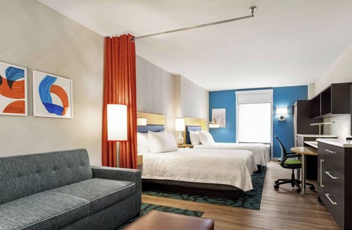 Queens Hotel | Tranquil 1BR Queen Studio with Comfy Ambience, Open Space, and Smart Design