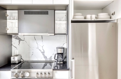 Brooklyn Heights Apartment | Trendy BK Heights 2BR w/W/D & Elevator, nr Promenade, by Blueground