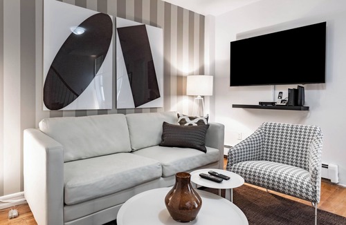Upper East Side Apartment | UES charming Two Bedroom with 24/7 guest service
