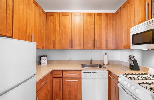 Upper East Side Apartment | UES One Bedroom near Subways, Museums