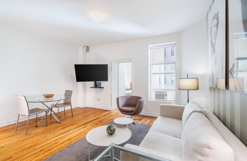 Upper East Side Apartment | UES One Bedroom near Subways, Museums