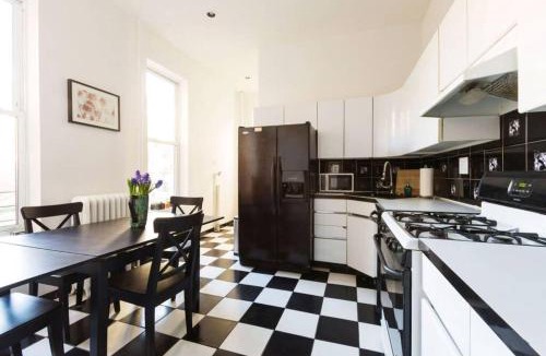 Ukrainian Village Apartment | Union Square - Four Bedroom Condo-Hotel Suite