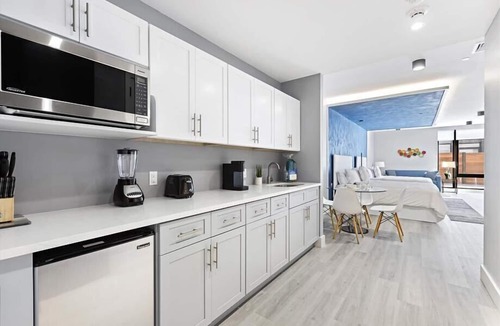 Mott Haven Hotel | Upscale Double King Suite| Fitness Center | Mott Haven