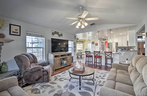 Tehachapi House | Welcoming Tehachapi Home w/Deck & Grill!