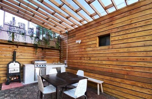 East Flushing Apartment | Wonderful Budget 2-3 Bedroom Apartment with Wi-Fi, AC in charming Queens