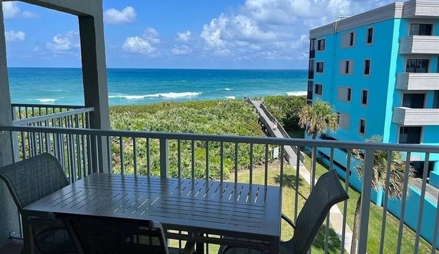 Beachfront! 3rd Floor Corner Unit, Enjoy Sunrise to Sunset