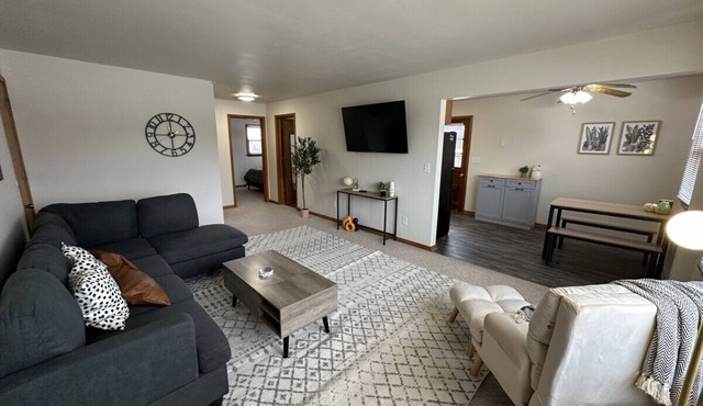 Chic & Cozy APT-Self Check-In in Appleton