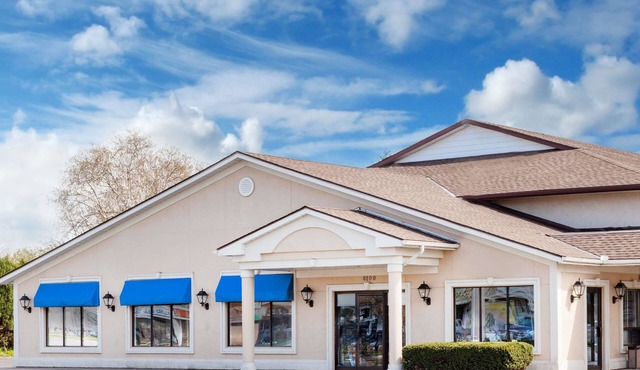 Howard Johnson by Wyndham Niagara Falls