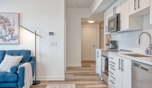Hydropool Spa HotTub/Bowling Alley/Sauna/Patio/BBQ/Games - Gorgeous Corner Condo