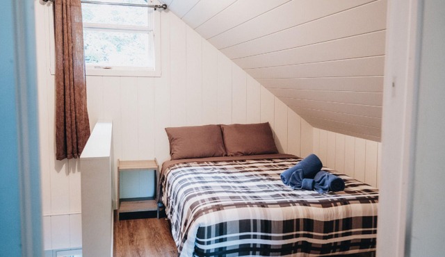 Luna-Cloud Chalet: river, adventure, AC, Wi-Fi, BBQ, pet-friendly. Ideal for gro
