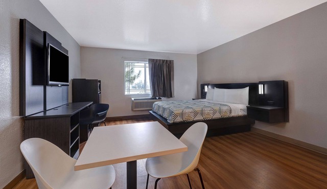 Motel 6 Buttonwillow, CA Central in Buttonwillow