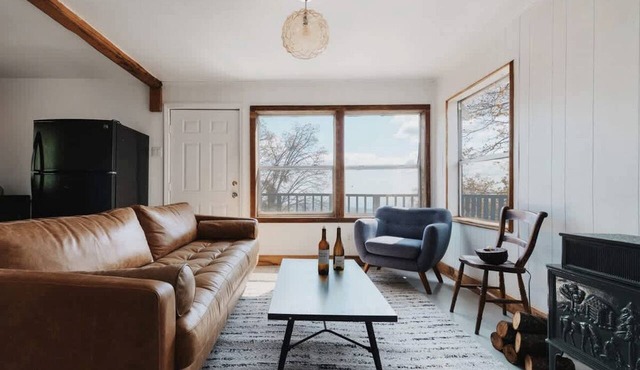 Off-Grid, Rustic, Two Bedroom Cabin Nestled in the Sequoias, Perfect for a Weekend to Disconnect in Nature in Dunlap