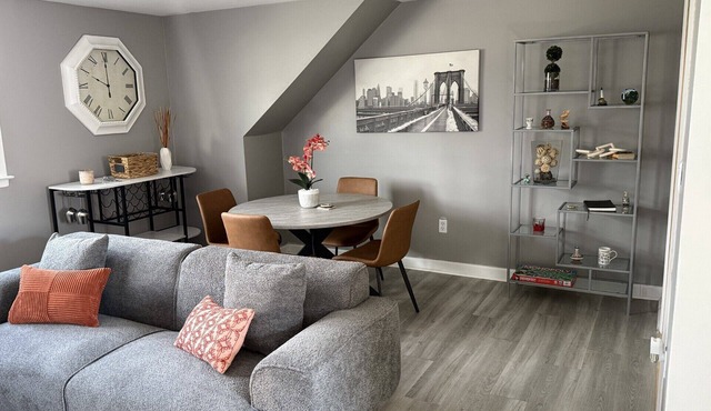 Private Modern 2-bedroom Gem in delightful Lindenhurst