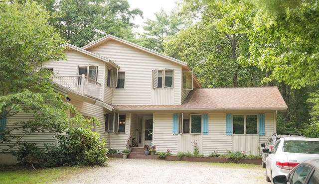 Private Ogunquit Woods Retreat, Sleeps 12 Plus, 15-20 Minute Walk to Beach in Ogunquit