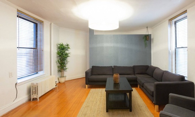 Ukrainian Village Apartment | Amazing 5-bedroom loft apartment located in the heart of East Village