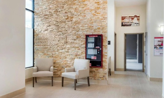Queens House | Budget Friendly Stay Right off Interstate-678 w/Easy Access to New York City