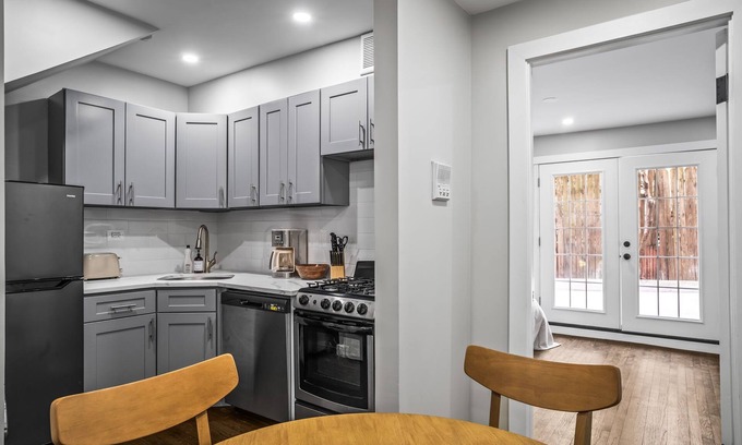 Ukrainian Village Apartment | Cozy Corner 2 Bd 1 Bath
