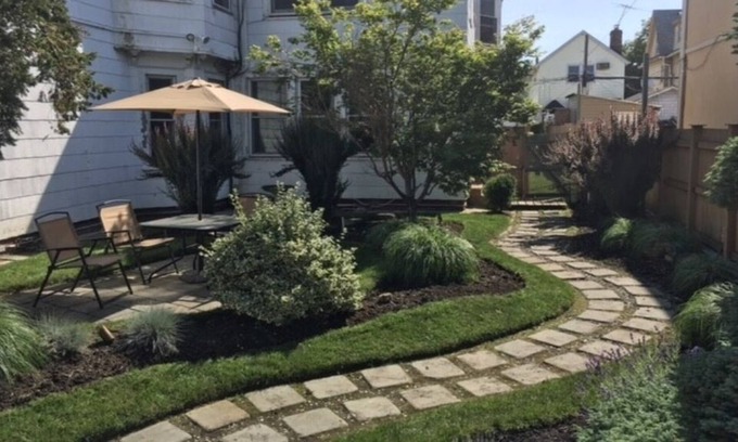 Queens Apartment | Garden Apartment 30 mins to Manhattan, quiet neighborhood w/ Patio/BBQ